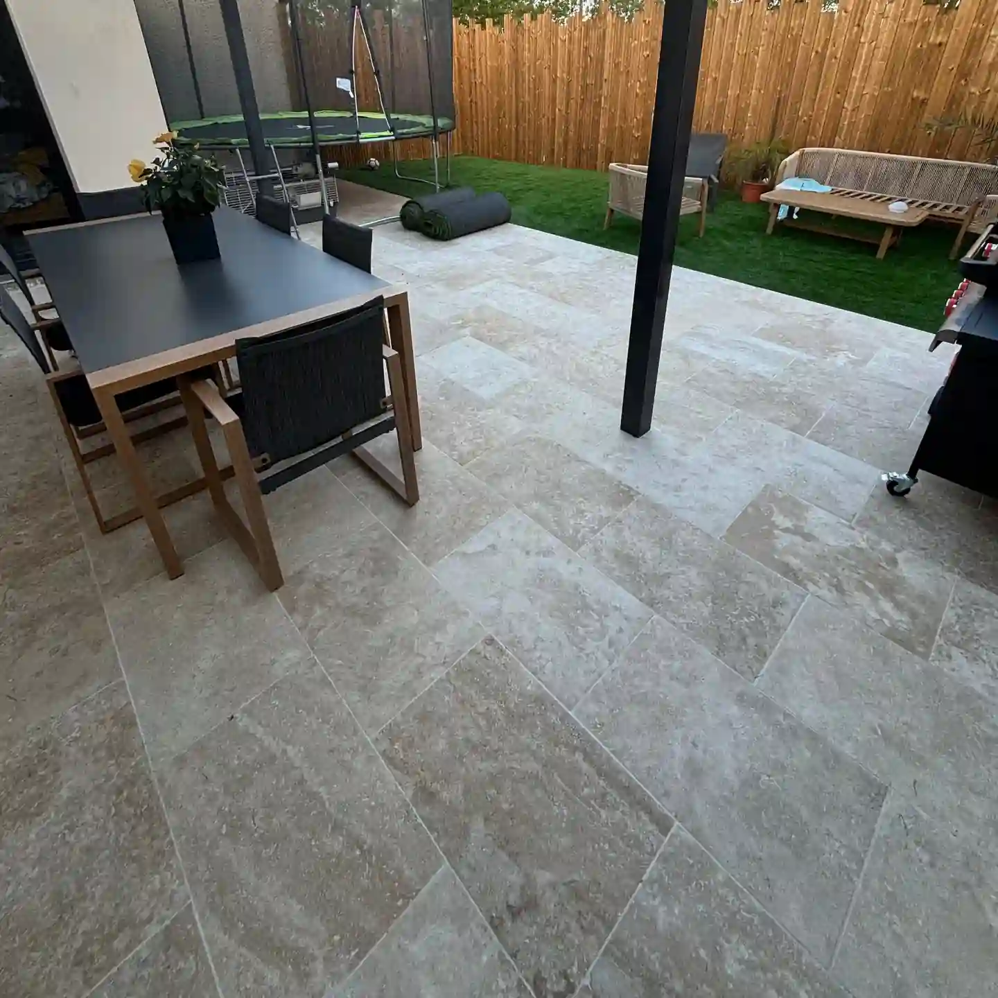 terrasse-dallage-beige-amenagee-ac-34-renivation